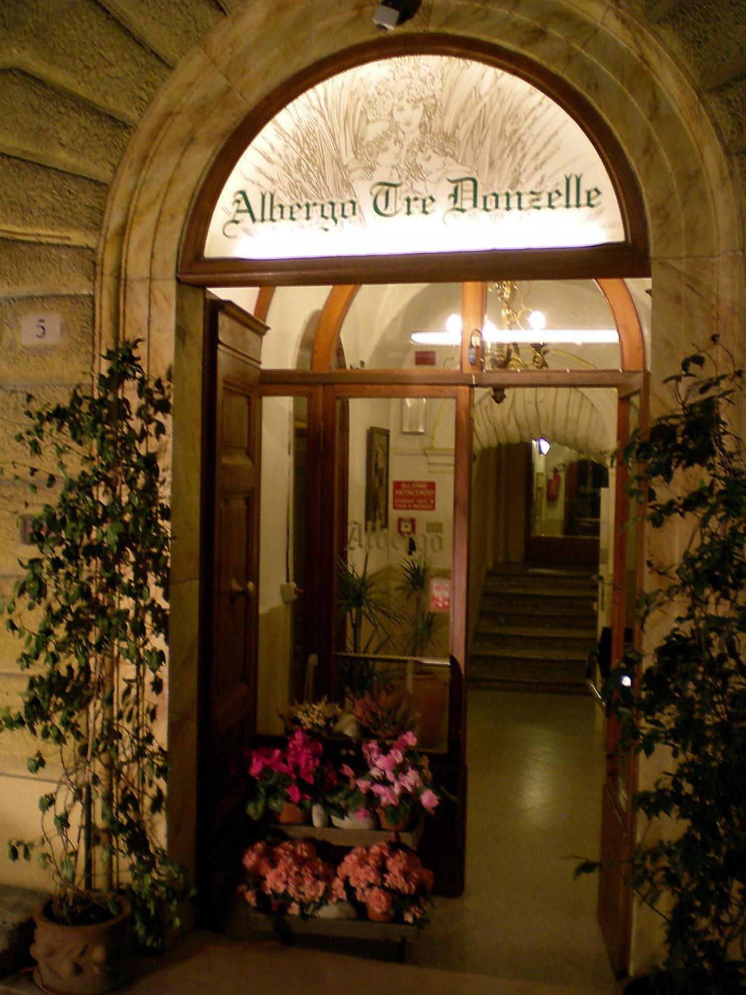 Albergo Tre Donzelle Siena Exteriör bild